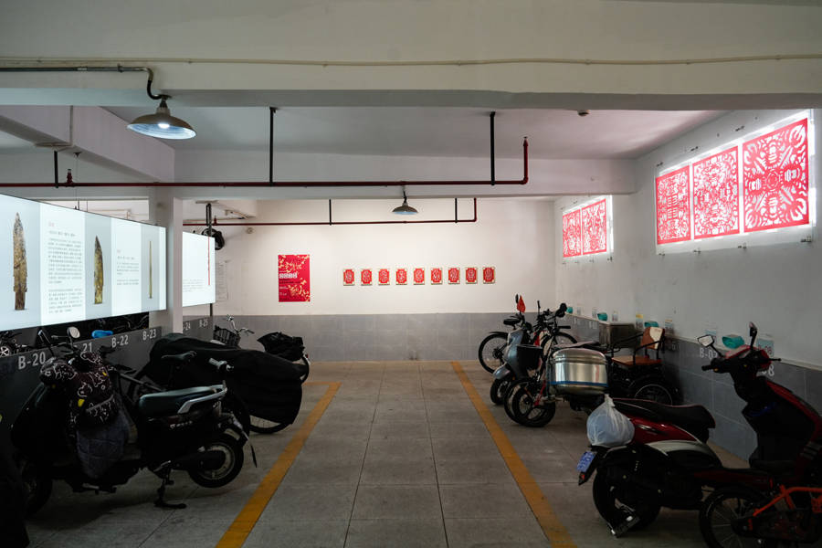 南橋撕紙點亮星夢停車棚<strong></p>
<p>膜結構停車棚</strong>，探索社區(qū)文化治理新范式:膜結構停車棚