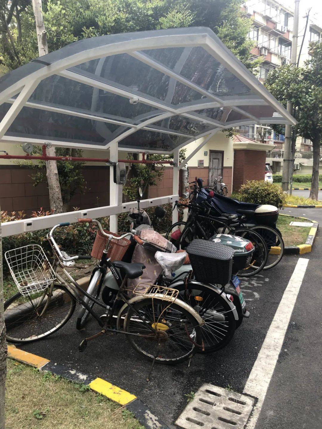【我為群眾辦實(shí)事】林云 | 三駕馬車齊發(fā)力<strong></p>
<p>停車棚</strong>，林云社區(qū)停車棚舊貌換新顏！:停車棚