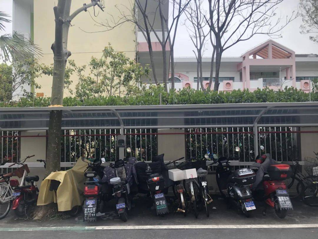 【我為群眾辦實(shí)事】林云 | 三駕馬車齊發(fā)力<strong></p>
<p>停車棚</strong>，林云社區(qū)停車棚舊貌換新顏！:停車棚